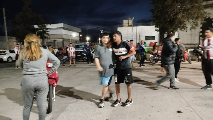 Tres heridos de bala en las afueras de una cancha tras un partido de fútbol local