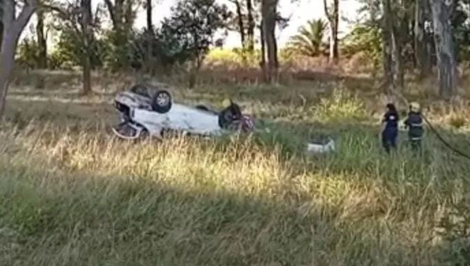 Dos personas heridas por un vuelco en la Ruta 188