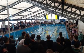 Gran actuación de nadadores del Club Gimnasia en San Fernando