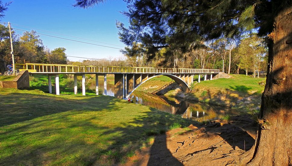 El pueblo con pasado industrial a dos horas de Pergamino que hoy enamora por su calma