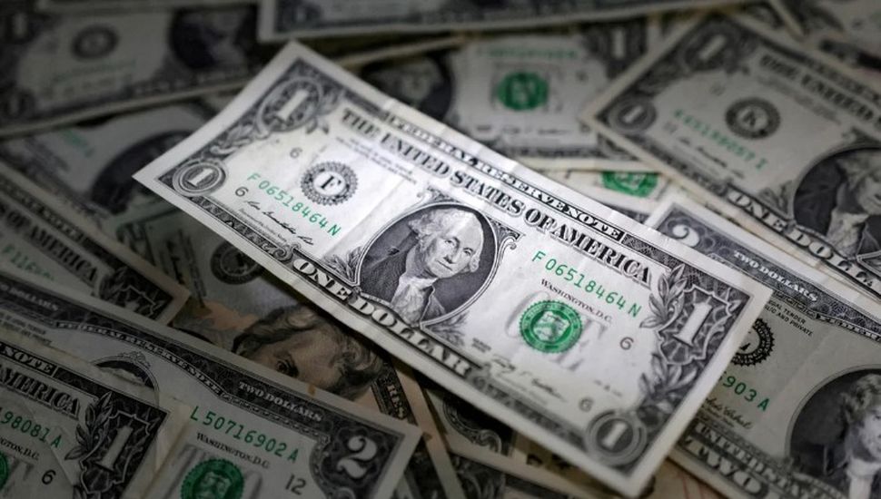 El dólar bajó 20 pesos, pero tuvo que intervenir el Banco Central