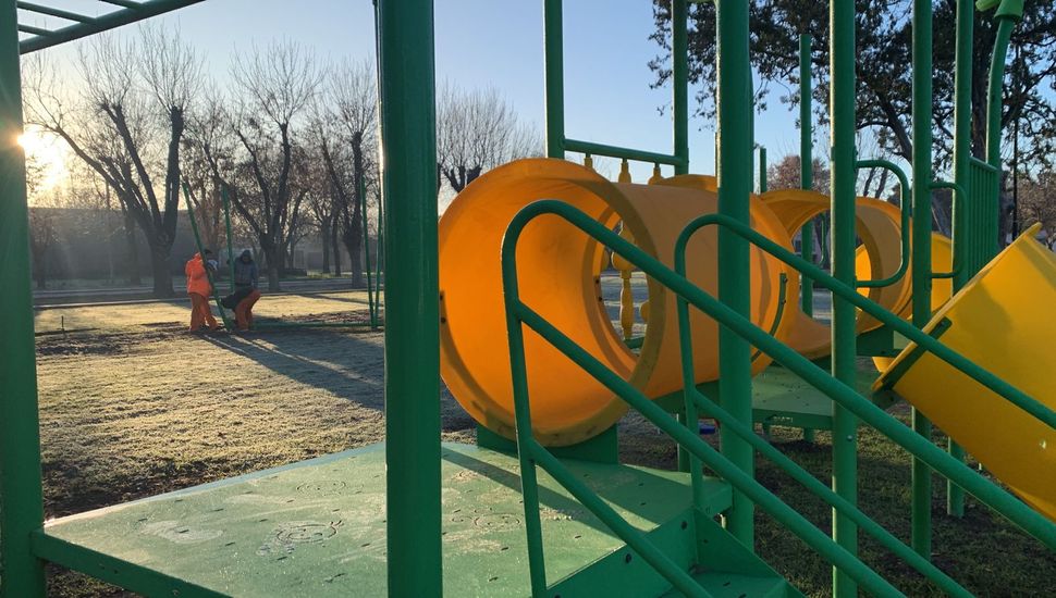 Renuevan los juegos de la Plaza “Manuel Belgrano” de La Violeta