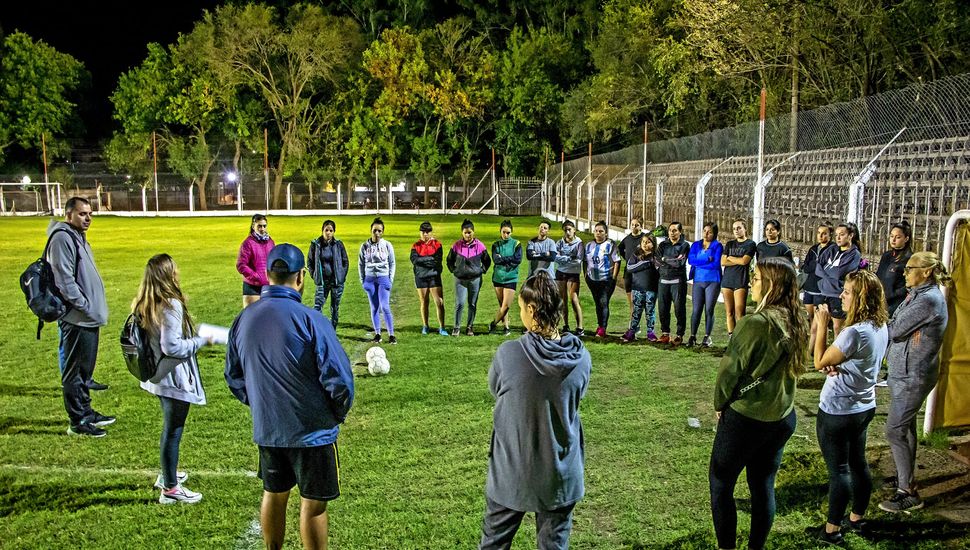 Colón presentó a su equipo femenino de fútbol