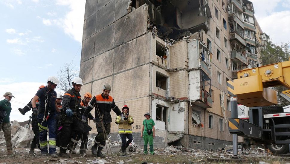 Un bombardeo ruso dejó seis muertos en la ciudad que nació Zelenski