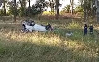 Dos personas heridas por un vuelco en la Ruta 188