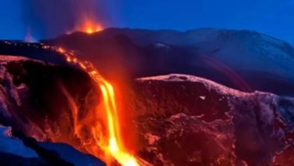 El volcán más grande del mundo entró en erupción luego de 38 años