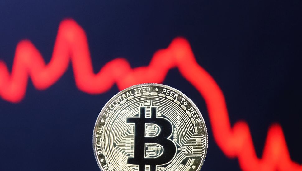 El bitcoin cayó al valor más bajo del último mes
