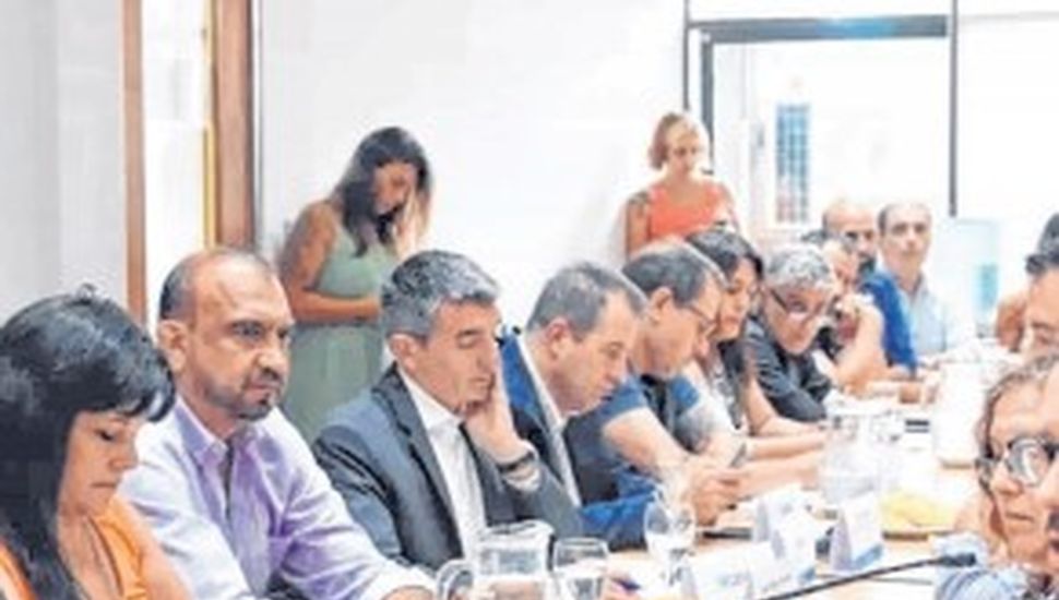 Piden la reapertura de la discusión salarial en la Provincia