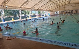 Pergamino: El Programa Verano sigue activo en la pista y el natatorio olímpico