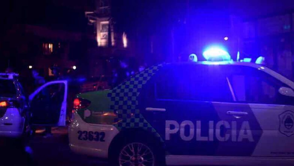 Tres personas detenidas luego de balear una casa y tirotearse con la Policía