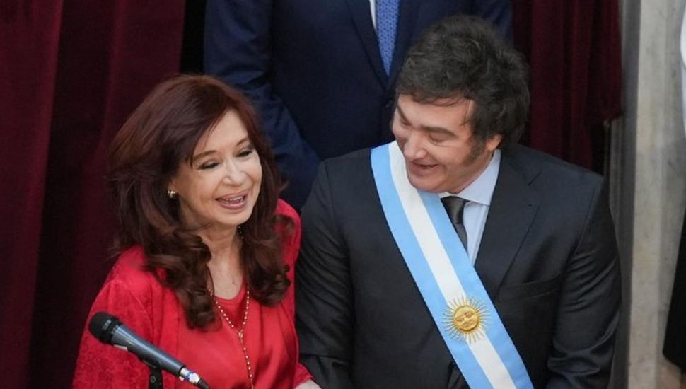 Cristina reapareció y aprovechó el mal momento de Milei: "¡La vas a chocar mal!”