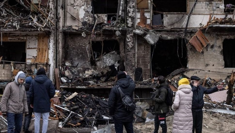 Ucrania: se estrelló un helicóptero en el que viajaba el ministro del Interior