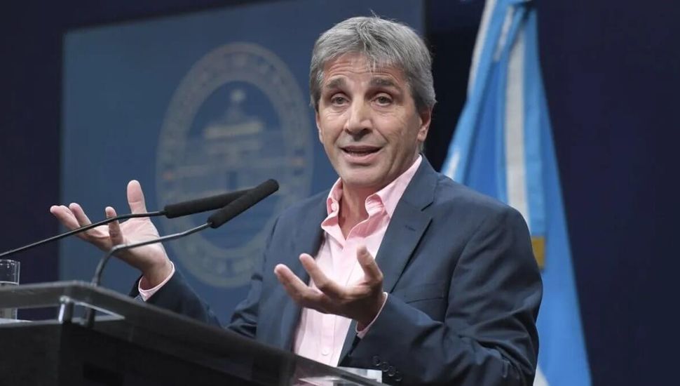 El ministro Caputo vs. los intendentes por las tasas