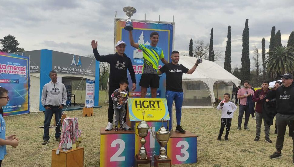 El colonense Enzo Fernández ganó los 21k de la Media Maratón de La Merced