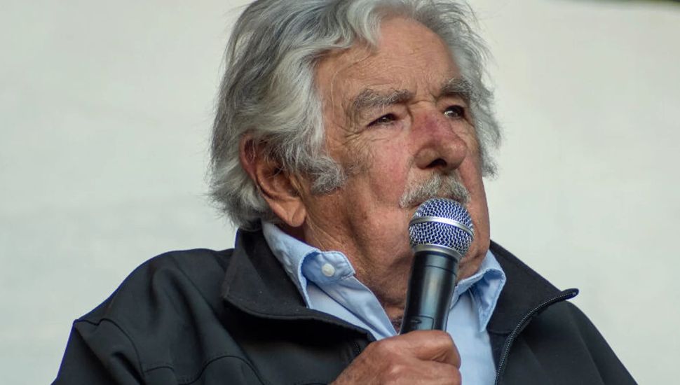 Pepe Mujica anunció que padece un tumor en el esófago