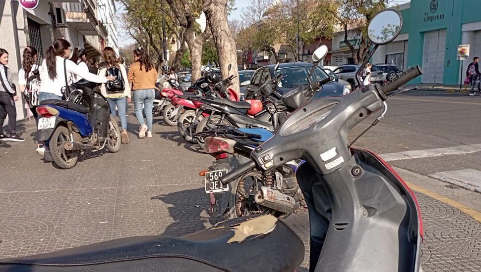 Robaron dos motocicletas de la vía pública durante el domingo