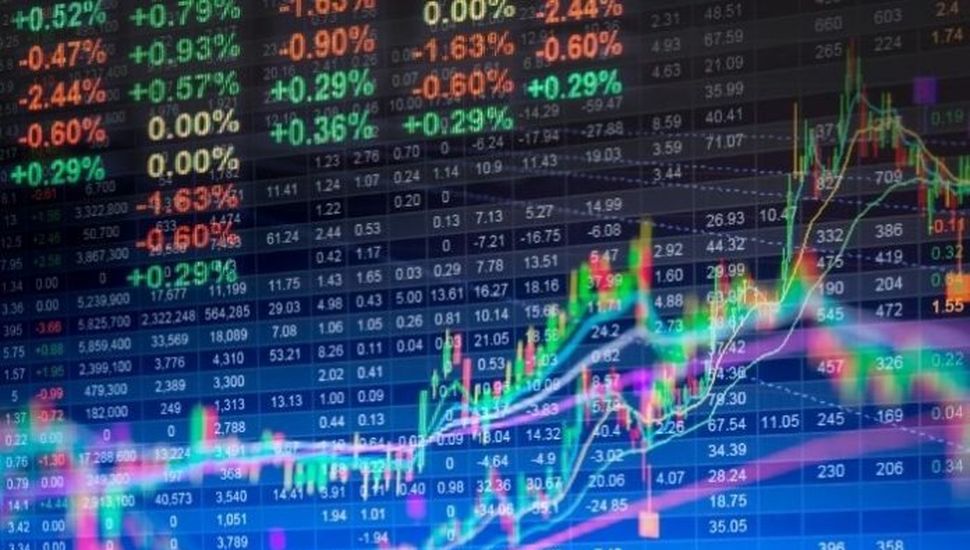 El riesgo país a 900 y los dólares más estables