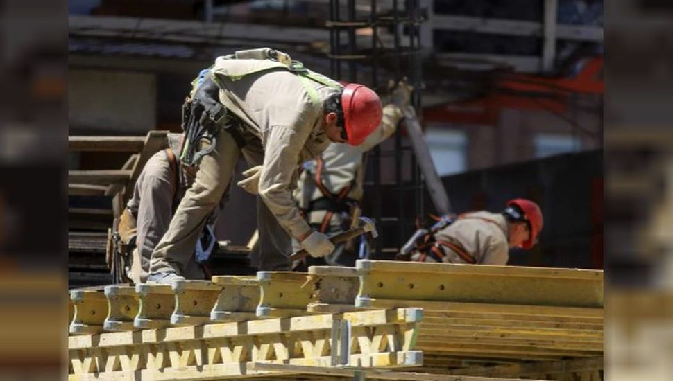 Paralización de obras públicas: ya se perdieron más de 50 mil empleos en la construcción