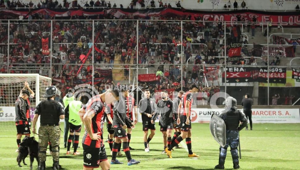 Douglas y San Miguel jugarán el próximo martes en cancha de Platense