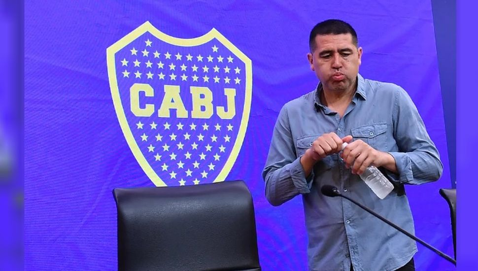 Riquelme apuntó contra el plantel de Boca