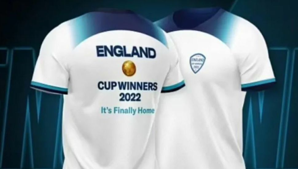 Un empresario inglés invirtió en 18 mil camisetas con la leyenda "Inglaterra Campeón"