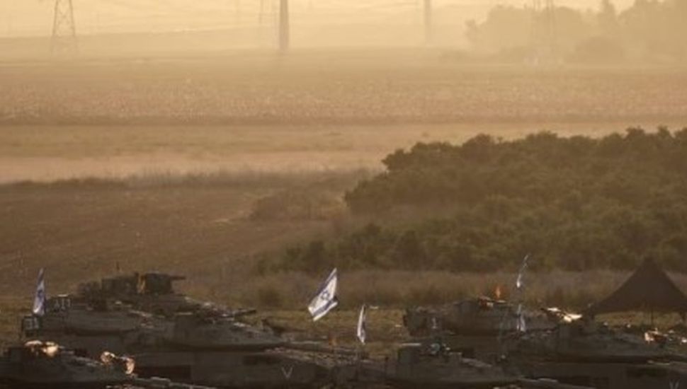 El jefe de defensa israelí dice que las tropas pronto verán Gaza “desde dentro”