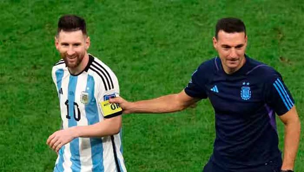 "Messi debe jugar donde se sienta cómodo", indicó Scaloni