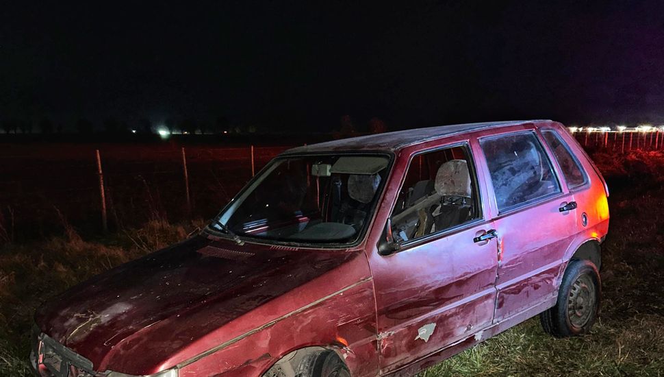 Un conductor chocó contra otro automóvil y huyó del lugar