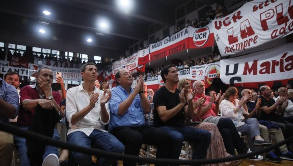 Multitudinaria reunión del radicalismo bonaerense en Mar del Plata