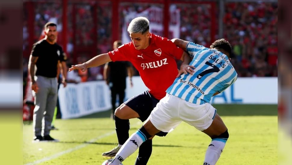 Quién lidera el clásico entre Racing e Independiente