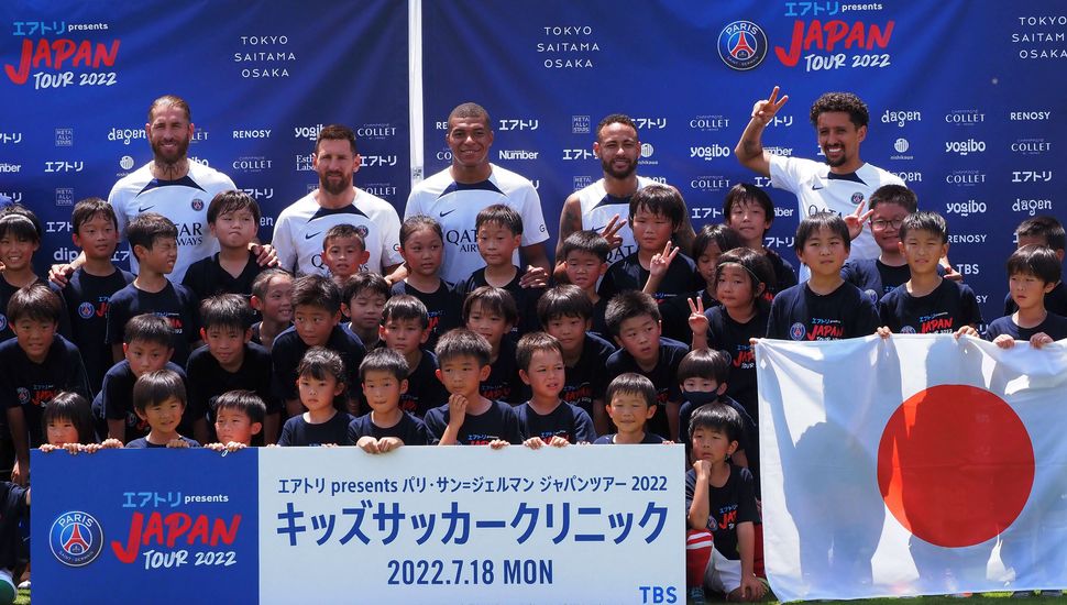 Miles de fanáticos de Messi asistieron al entrenamiento del PSG en Japón