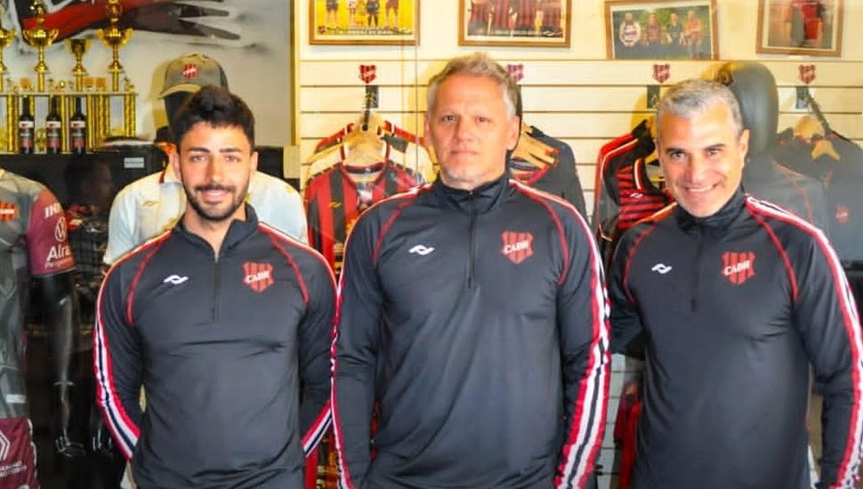 Sebastián Cejas firmó contrato con Douglas y es oficialmente el nuevo DT