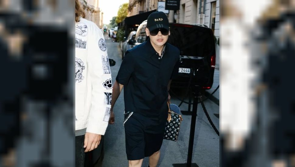 París Fashion Week: cuánto cuesta el increíble look de Bizarrap