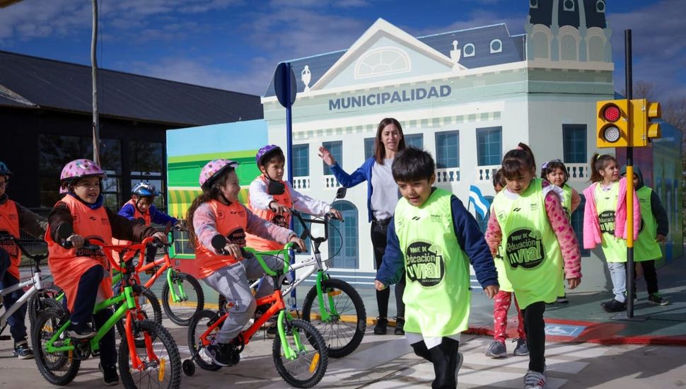 Hoy hubo una demostración de los alumnos de la EP N°10 en el Parque de Educación Vial