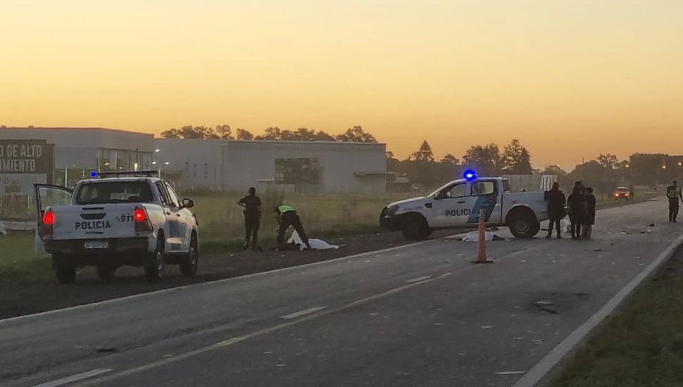 Dos motociclistas perdieron la vida tras chocar con un auto en Ruta 7