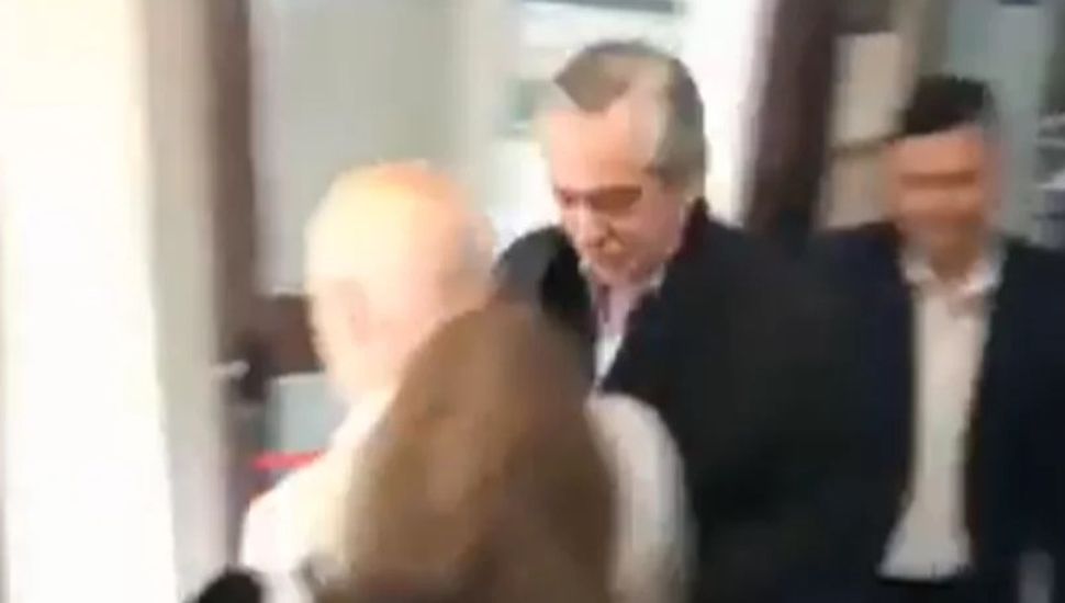 Alberto Fernández emitió su voto para “defender la democracia”