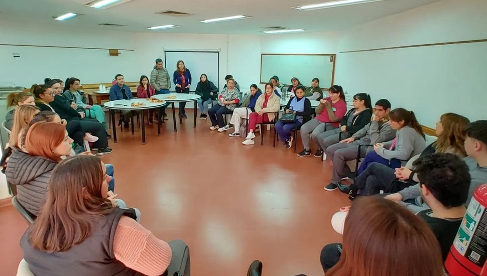 Encuentro entre los estudiantes de Enfermería y el Gobierno de Salto