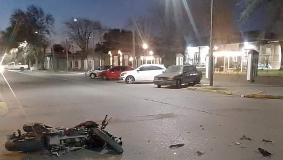 Se registraron dos accidentes protagonizados por autos y motos en el día de ayer