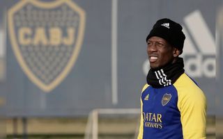 Luis Advíncula rescindió su contrato y dejó Boca