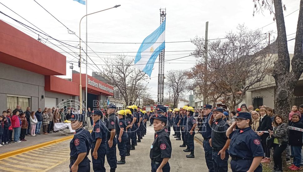 Cientos de personas acompañaron y apoyaron a los Bomberos Voluntarios de Pergamino en su día