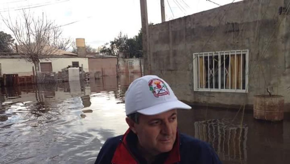Osvaldo Lori, el bombero que aprendió a estar con el agua en la cintura en múltiples inundaciones