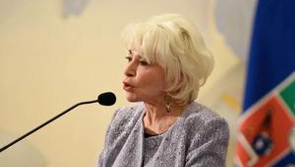 Isabel Allende fue galardonada con la Medalla Rectoral de la Universidad de Chile