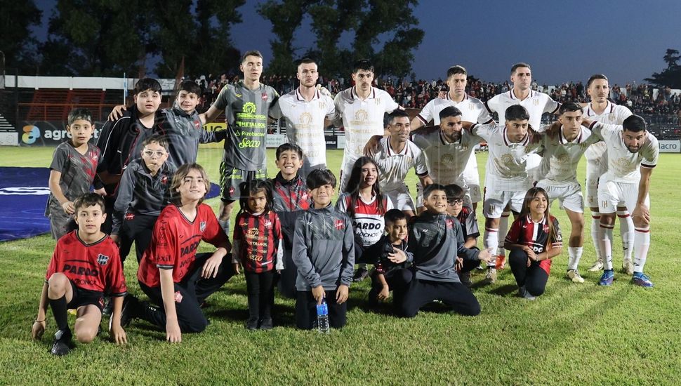 Douglas venció a Olimpo en Bahía Blanca y clasificó a semifinales