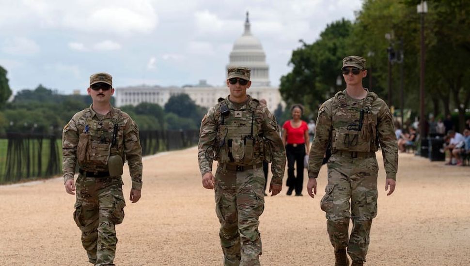 Trump en busca desplegar militares en más ciudades bajo liderazgo demócrata