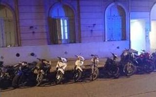 Operativo nocturno en Rojas: droga, motos robadas y múltiples infracciones