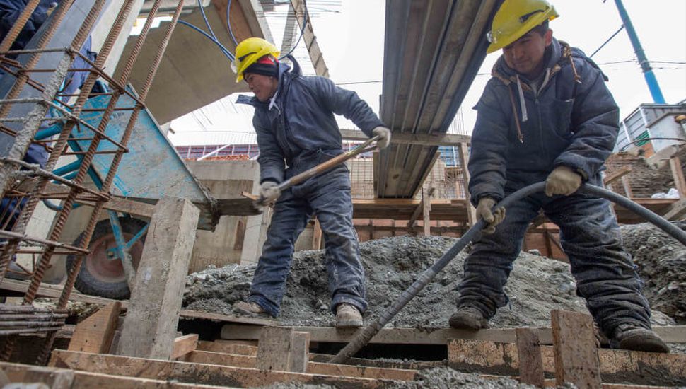 Cae el empleo formal y el poder del salario disminuye