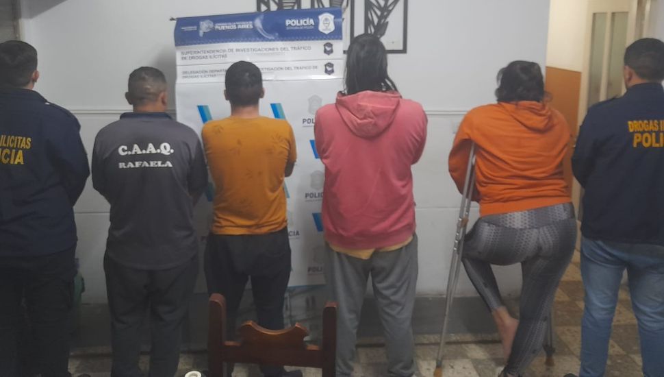 Tenían arresto domiciliario y vendían drogas desde su casa