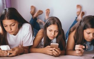 Australia refuerza la prohibición de redes sociales a menores