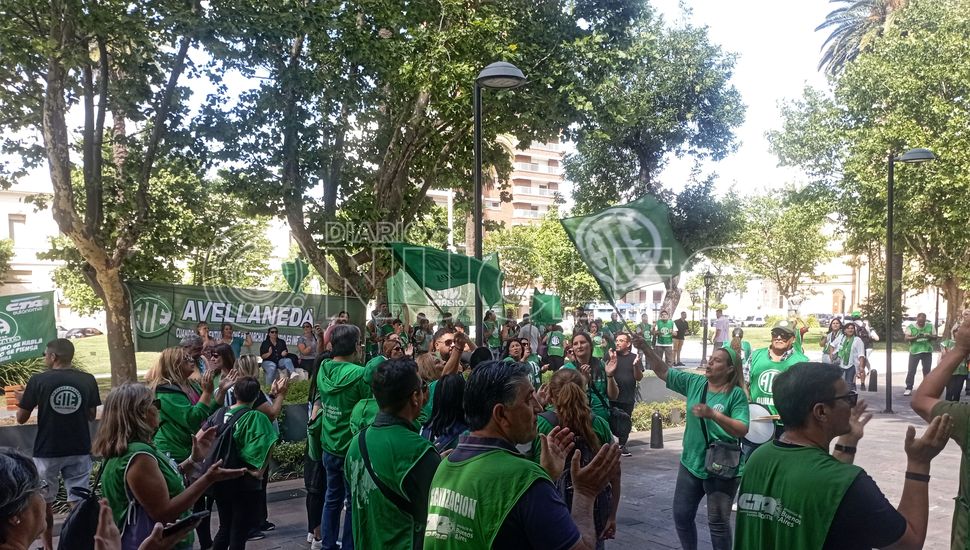 Protesta gremial en la puerta de la Municipalidad de Pergamino