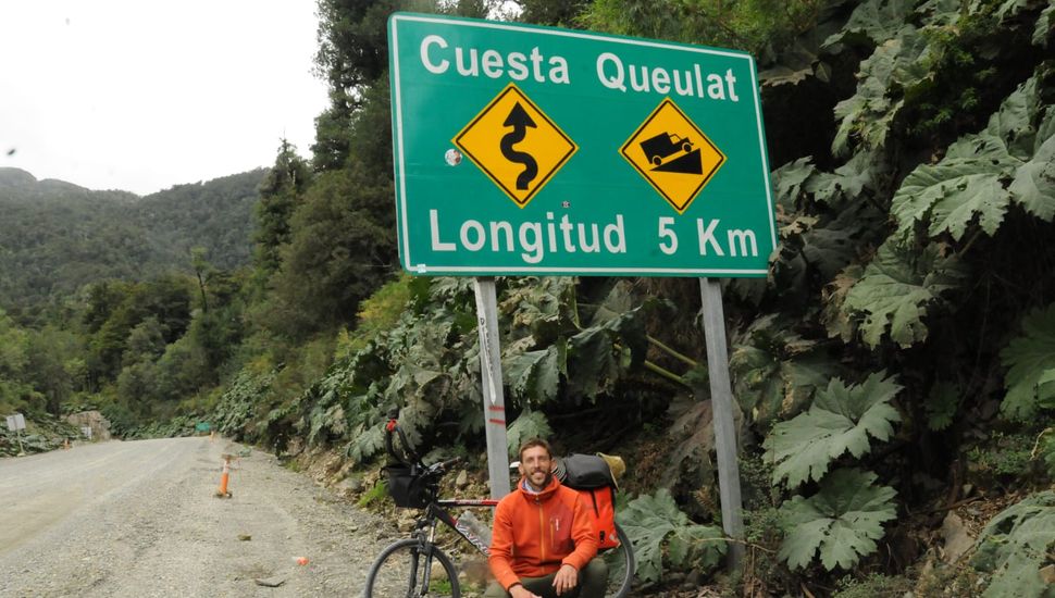 Cicloturista rojense recorrió la Carretera Austral en Chile